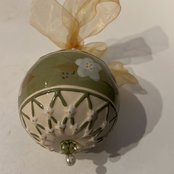 Holiday Ceramic Floral Christmas Bulb with Ribbon and faux pearl - Picture 3 of 5
